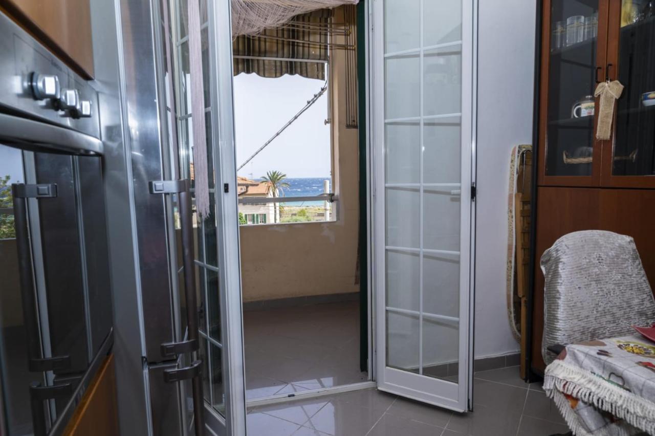 Casa Ambra Mare Lägenhet Bordighera Exteriör bild